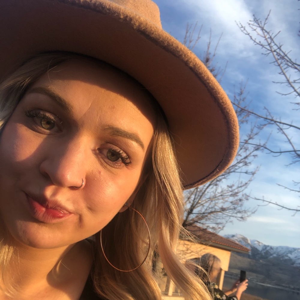 Meet your Posher, Abby